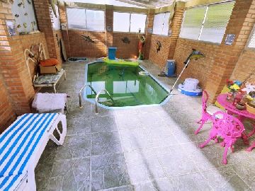 Piscina coberta e Aquecida