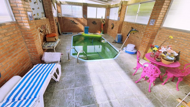 Piscina coberta e Aquecida