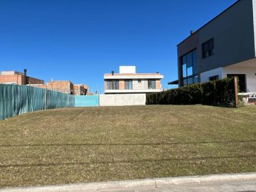 Terreno em Condom�nio � Venda